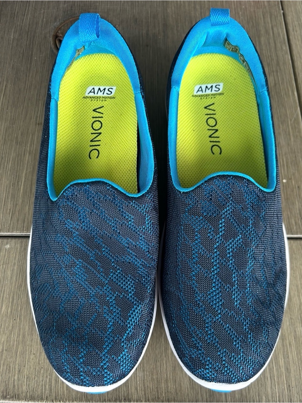 New without box woman’s Vionic hydra blue slip on  sneakers comfort shoes  size